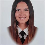 Ingeniera imparte clases de matemáticas, física y química